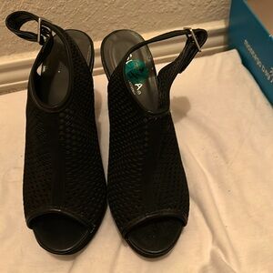 7.5 Black wedge heels size for all dinners and other occasions